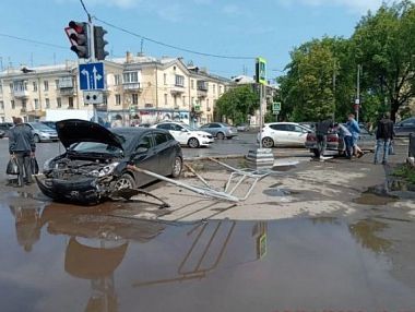 В результате массового ДТП в Копейске автомобиль вылетел на тротуар с пешеходами