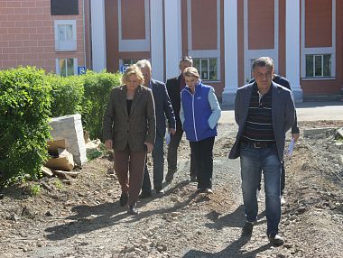 Глава Копейского городского округа проверила ход работ на объектах ФКГС