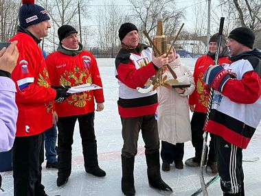Хоккей на валенках развернулся в поселке Горняк