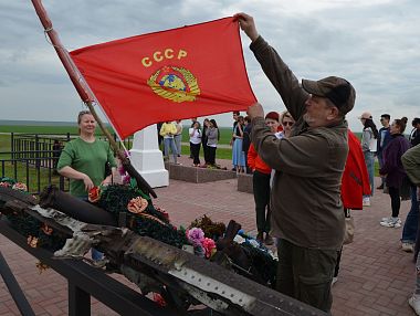 Сюда не зарастёт народная тропа
