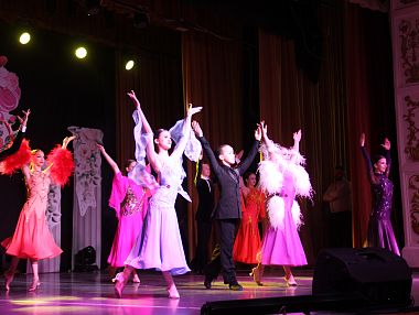 В Копейске отметили Международный женский день праздничным концертом