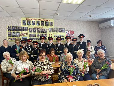 Кадеты Копейска поздравили ветеранов в рамках акции «Вам, любимые!»