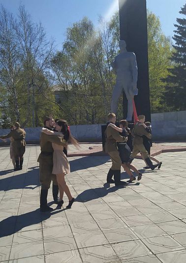 Юнармейцы Копейска придумали необычное поздравление ветеранам с Днем Победы