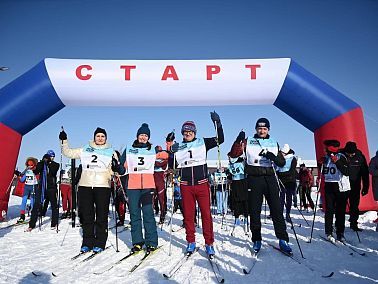 Алексей Текслер принял участие во Всероссийской лыжной гонке «Лыжня России»