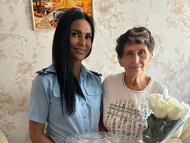 Ветерана прокуратуры Копейска поздравили с 88-летием
