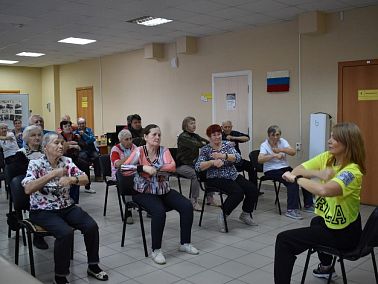 Нацпроект «Старшее поколение»: в Челябинске пенсионеры сохраняют активность с помощью танцев