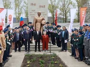 В преддверии Дня Победы, в поселке Магнитка после реставрации открылся мемориальный комплекс