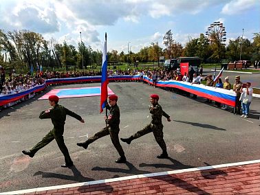Сотрудники полиции обеспечили порядок во время празднования Дня Государственного флага