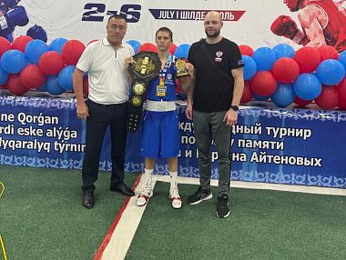 Копейский боксёр Михаил Степанов завоевал золото и чемпионский пояс в Казахстане