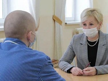 Юлия Сударенко встретилась с зашившим себе рот солдатом