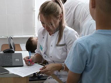 В одной из школ Коркино провели медицинский осмотр детей