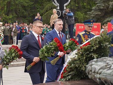 «Единая Россия» почтила память героев в День Великой Победы