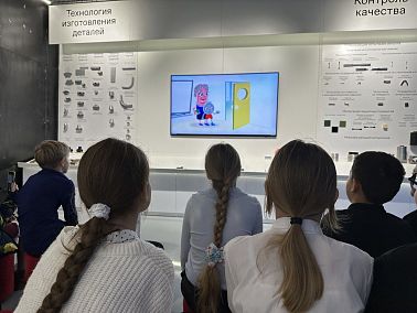 В Челябинске провели большую семейную экскурсию по заводу