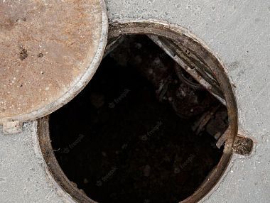 У ТРК "Алмаз" в канализации погибли трое рабочих