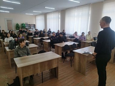 Полицейские Копейска провели важную беседу со студентами о кибербезопасности