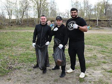 На берегу Песков состоялся субботник