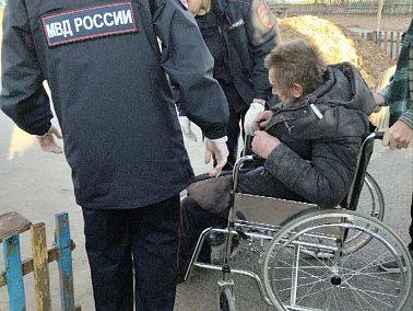 В Копейске полицейские помогли мужчине, оказавшемуся в беде