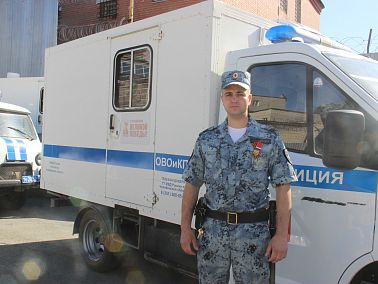Кто охраняет подозреваемых по пути в суд? Репортаж из Копейска