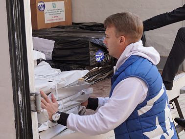 «Единая Россия» отправила 35-й гуманитарный конвой на Донбасс