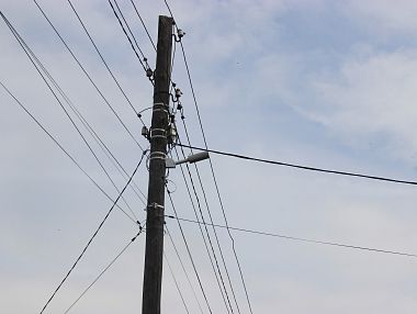 В Копейске продолжают установку и ремонт уличных светильников