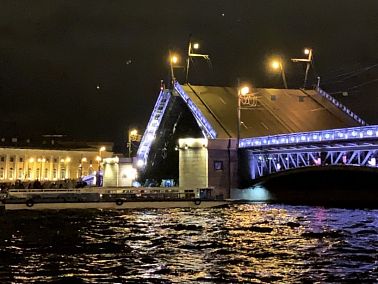 Обзорные речные экскурсии по Москве-реке для познания культурного наследия столицы