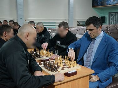 В Копейске разыграли шахматные партии в колонии