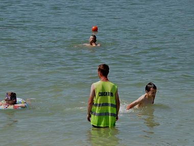 Копейчанам напомнили о безопасности в купальный сезон
