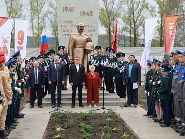 В преддверии Дня Победы, в поселке Магнитка после реставрации открылся мемориальный комплекс