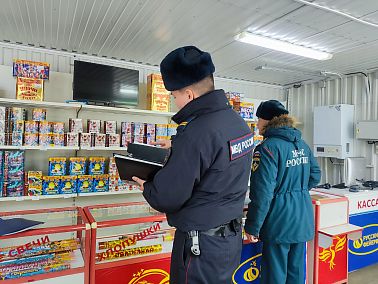 Копейские полицейские держат на контроле продажу пиротехники