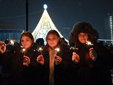 Песнями и плясками Копейск встретил 2025-й