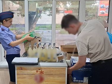 Правоохранители провели проверку кафе в Копейске по жалобам горожан