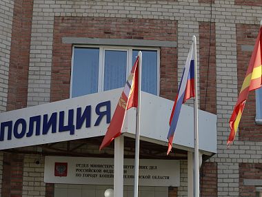 Полиция Копейска вернула домой пожилую женщину, ночевавшую у мусорных баков