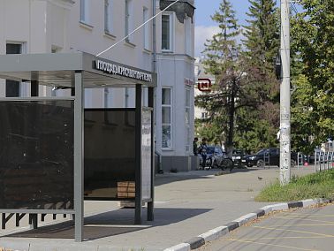 В Копейске следят за чистотой остановочных комплексов
