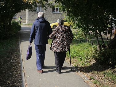 Более 100 тысяч южноуральцев старше 80 лет получают поддержку Соцфонда