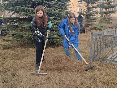 Копейск активно готовится к майским праздникам: городские власти контролируют уборку территорий