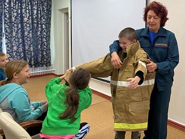 В Копейске первоклассникам рассказали о пожарной безопасности