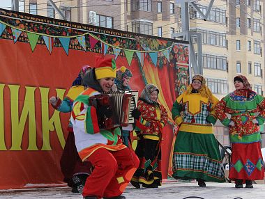 Масленица проходит в Копейске