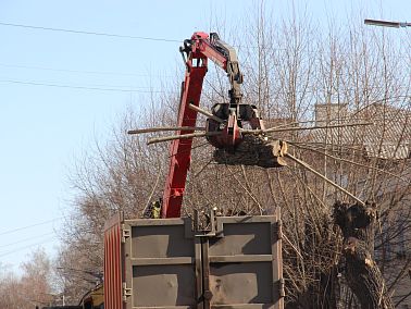 В Копейске проводят вывоз непрофильного мусора с контейнерных площадок