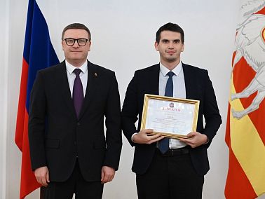 Губернатор Алексей Текслер отметил копейских педагогов
