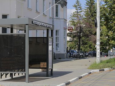 В Копейске следят за чистотой остановочных комплексов