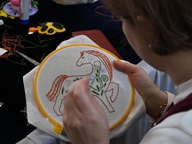 Потешки из ниток и лоскутов исполнили копейские мастерицы