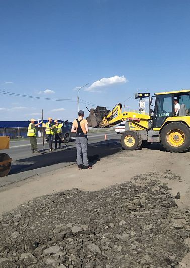 Побереги колеса! На въезде в Копейск продолжается ямочный ремонт