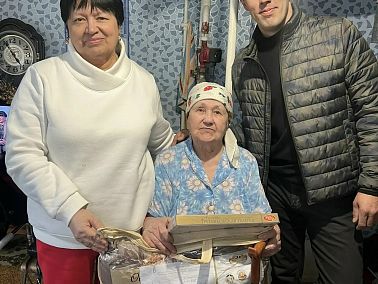 Жительница поселка Кадровик Роза Вахитова отметила 90-летний юбилей