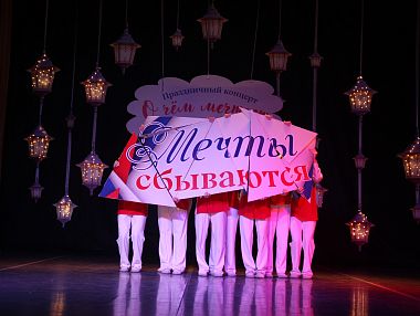 В Копейске прошёл праздничный концерт, посвящённый предстоящему Дню матери