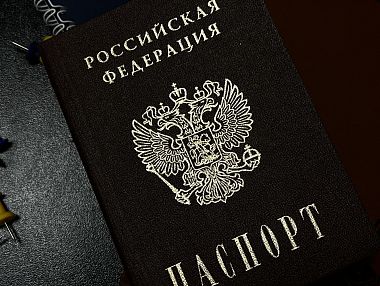 Владимир Путин приравнял электронную версию документов из мобильного приложения «Госуслуги» к бумажному оригиналу