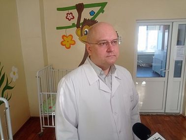 Главврач копейской больницы прокомментировал состояние здоровья госпитализированной двухмесячной девочки