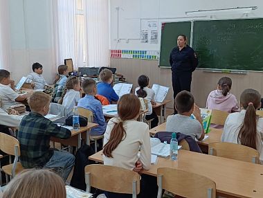  Копейские полицейские просвещают школьников