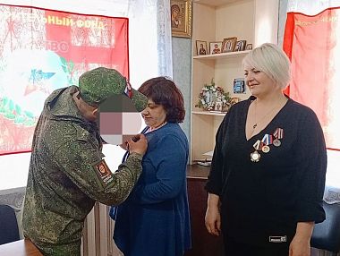Директору копейского отделения благотворительного фонда «Боевое Братство» и волонтеру вручены медали 