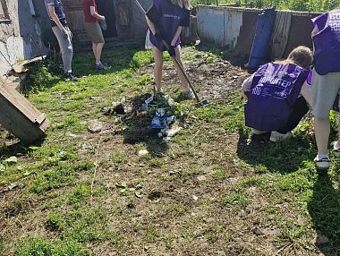 Волонтёры Копейска помогли ветерану в Потанино