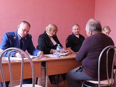 Жители Потанино обсудили насущные проблемы с городской администрацией